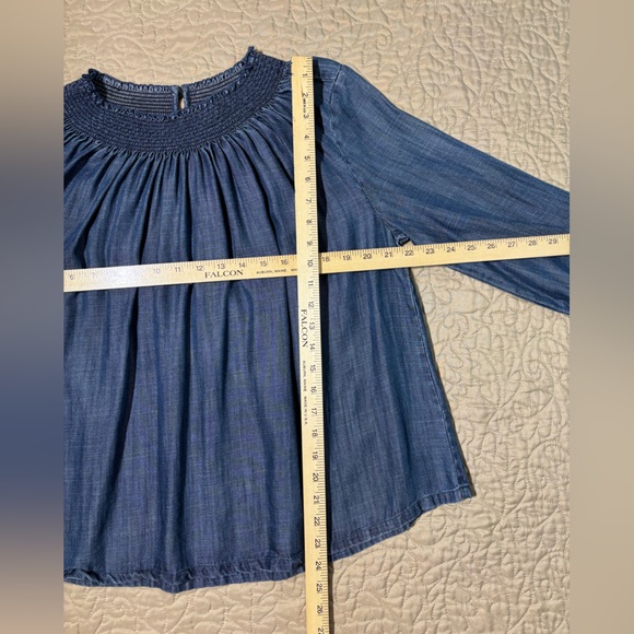 LOFT Medium/Dark Wash Denim FLOWY BLOUSE Smocked Neck-Romantic-sz. Medium - Picture 7 of 9